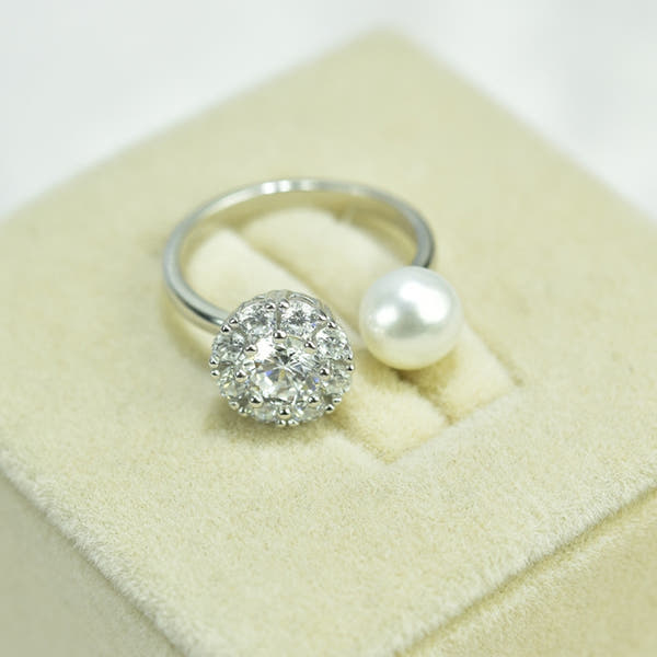 Silver Rotating Pearl Ring