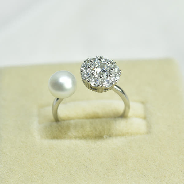 Silver Rotating Pearl Ring