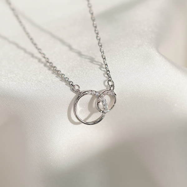 Silver Niche Design Circle Necklace