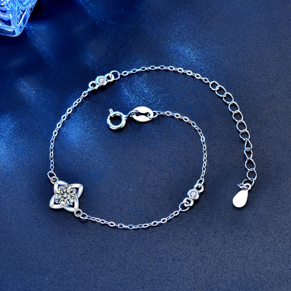 Women's  Silver Moissanite Clover Bracelet