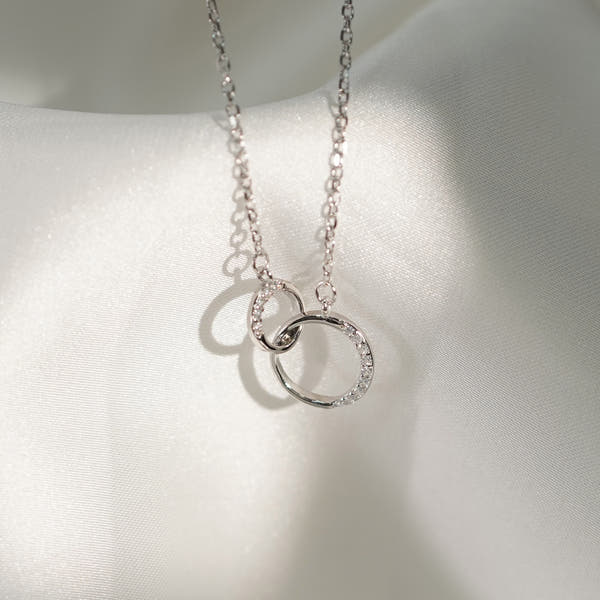 Silver Niche Design Circle Necklace