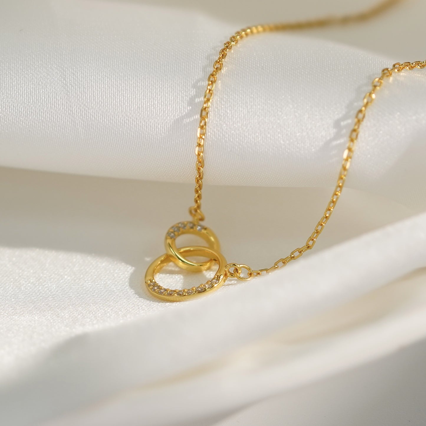 Silver Niche Design Circle Necklace